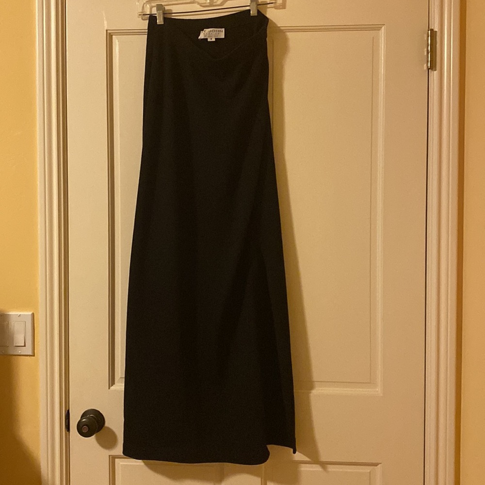 Elegant St John Evening wear. Black beaded jacket and long skirt. - Picture 10 of 11